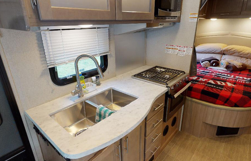 Class C Motorhome-Large (C-Large), , hi-res image number 11
